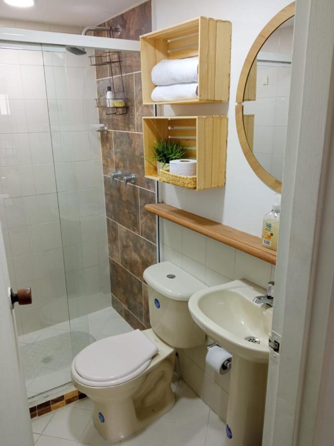Acogedor Apartaestudio Ubicado En Laureles Apartamento Medellín Exterior foto