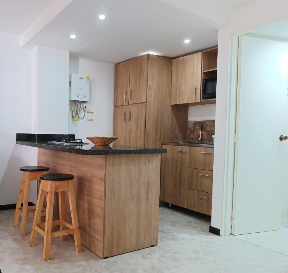 Acogedor Apartaestudio Ubicado En Laureles Apartamento Medellín Exterior foto