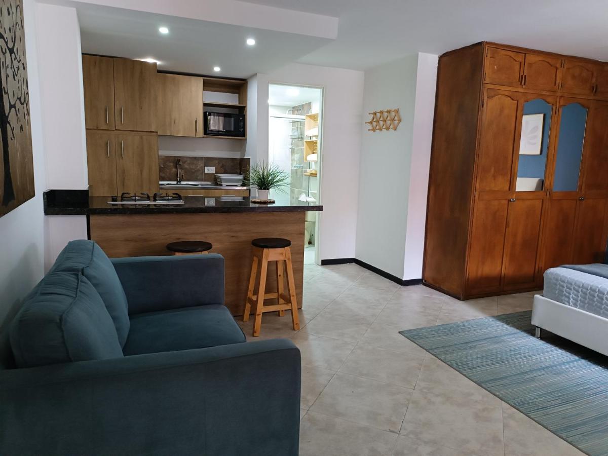 Acogedor Apartaestudio Ubicado En Laureles Apartamento Medellín Exterior foto