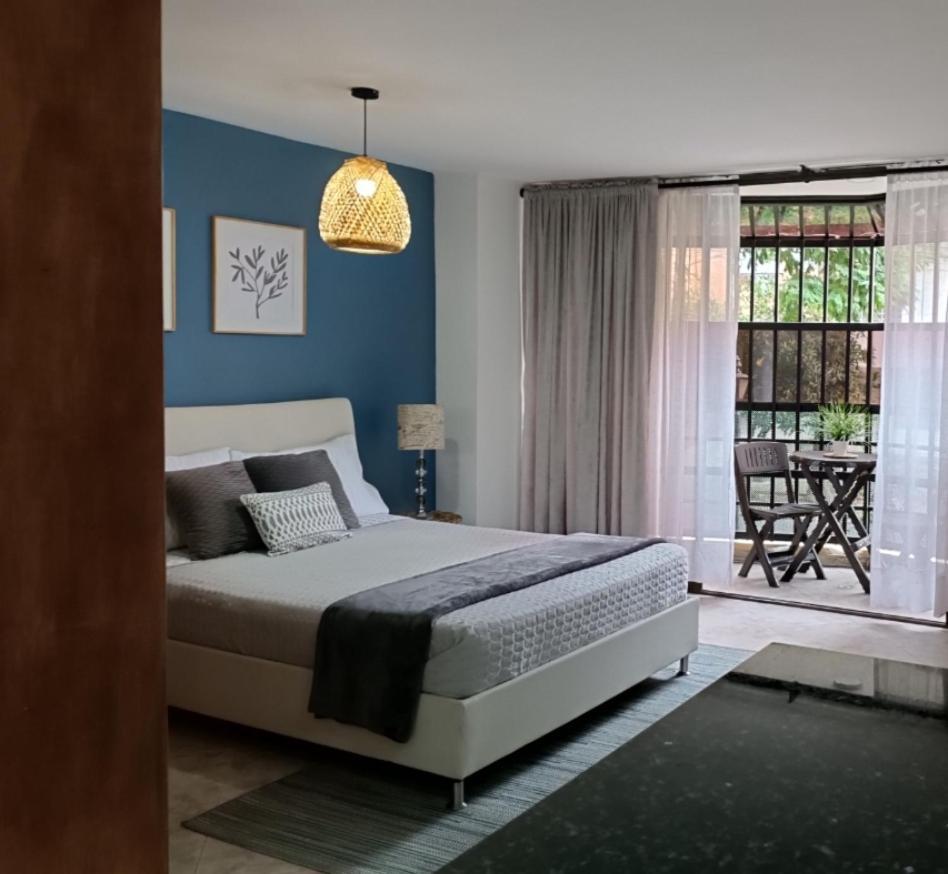 Acogedor Apartaestudio Ubicado En Laureles Apartamento Medellín Exterior foto